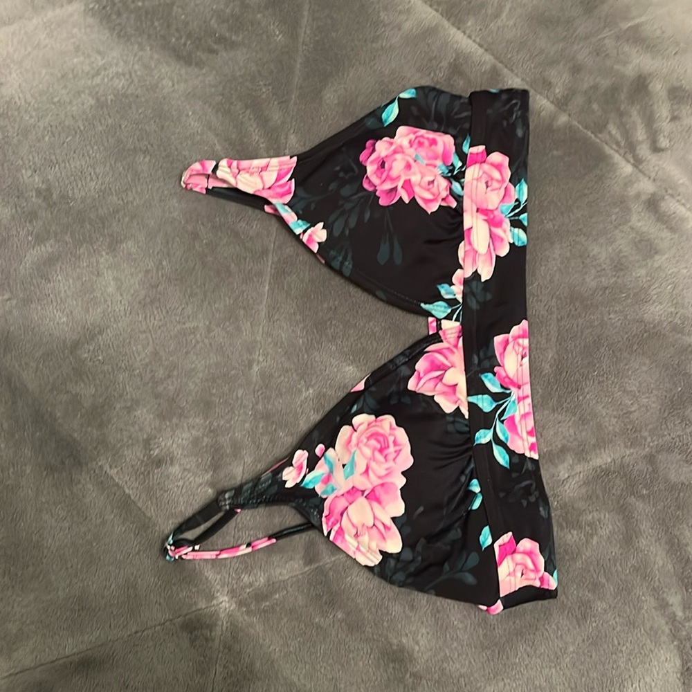 Floral Bikini Top! In great condition, only worn once.